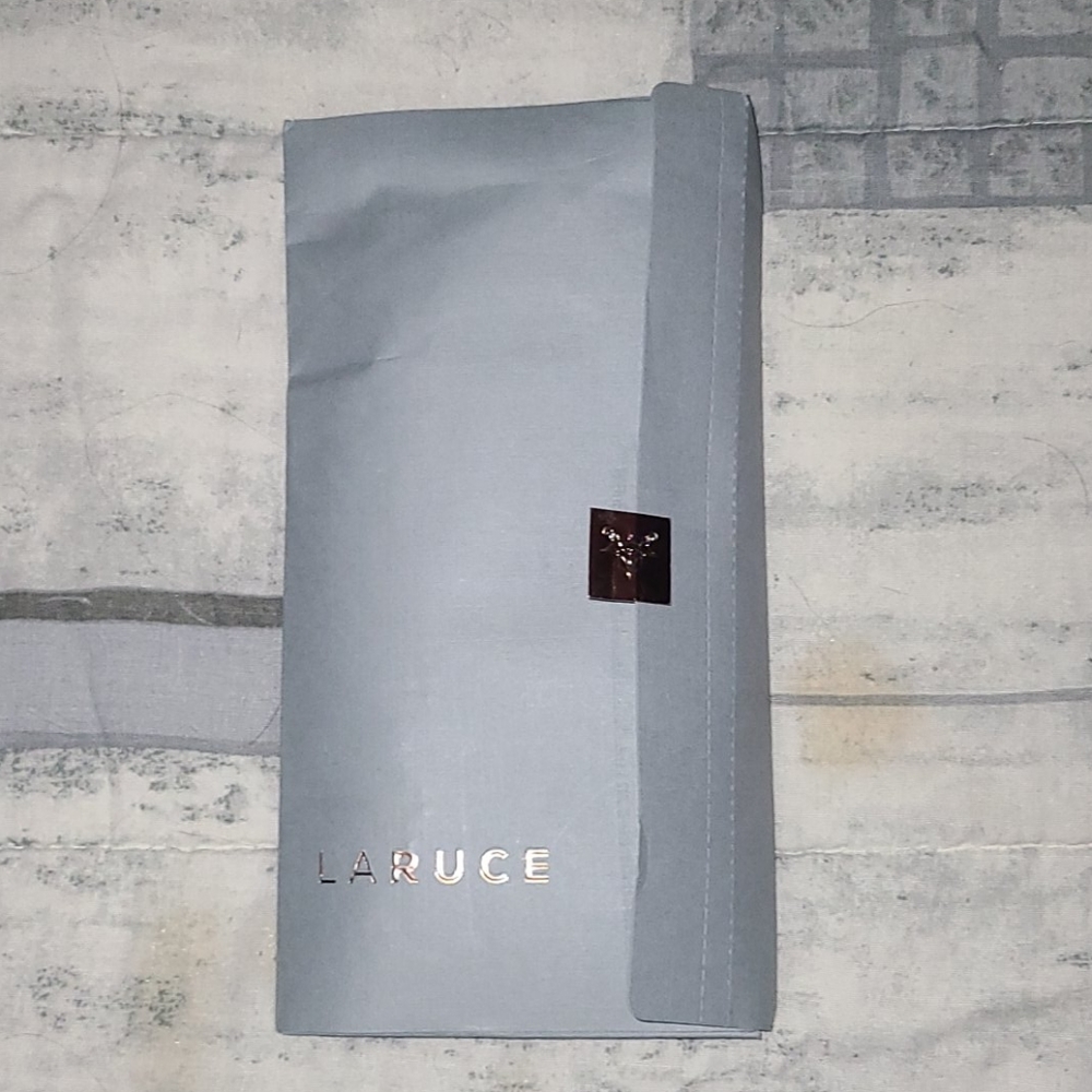 Laruce face brushes